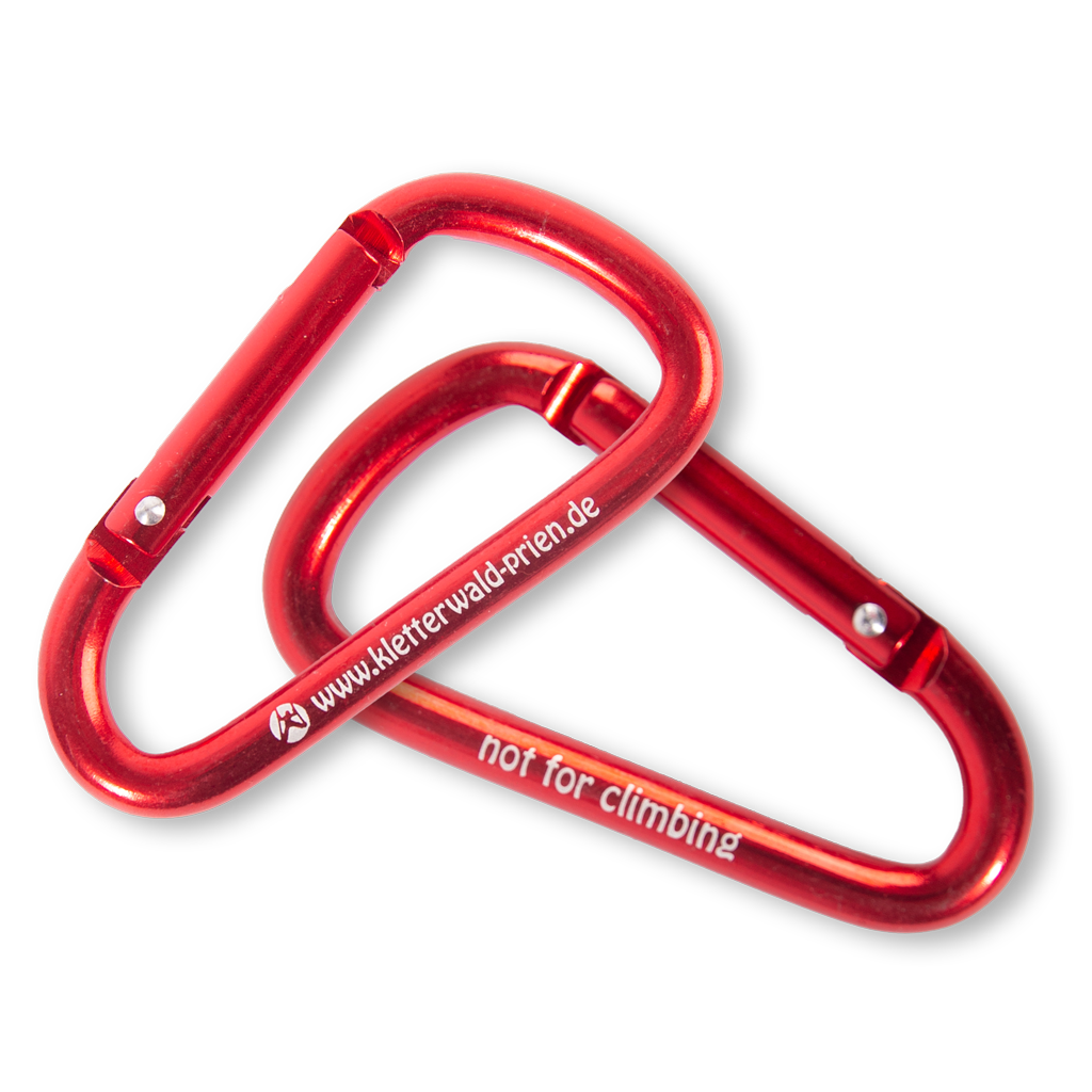 Zwei rote Karabiner mit dem Kletterwald Logo.